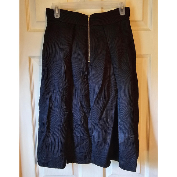 H&M Black Textured Pleated A-Line Midi Skirt Zipper Back Women's Classic Chic 8 - Picture 2 of 8